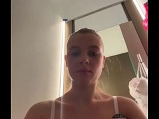 Jucielussie public Masturbating in the locker room